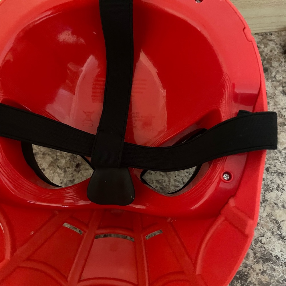Red Spider Mask - Picture 3 of 3
